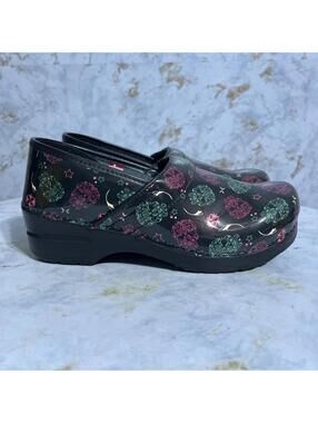 Sanita 40 Women's Size 9 Shoes Black Colorful Patent Leather Skulls Work Clogs
